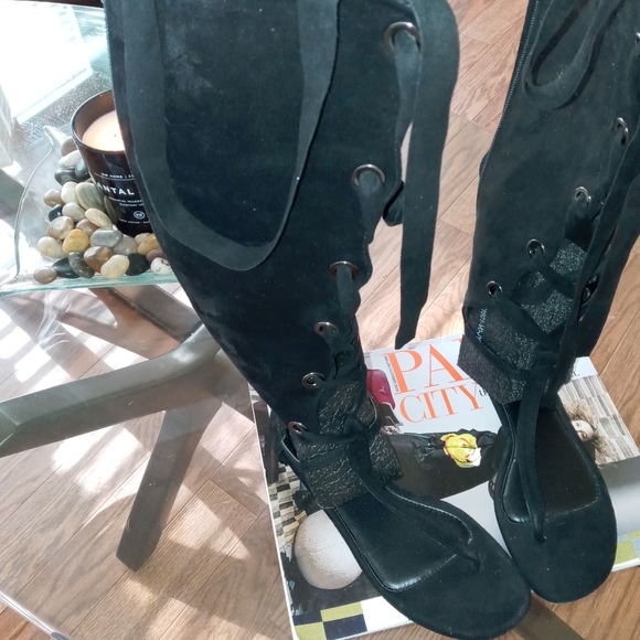 Shoes - Picture 2 of 4